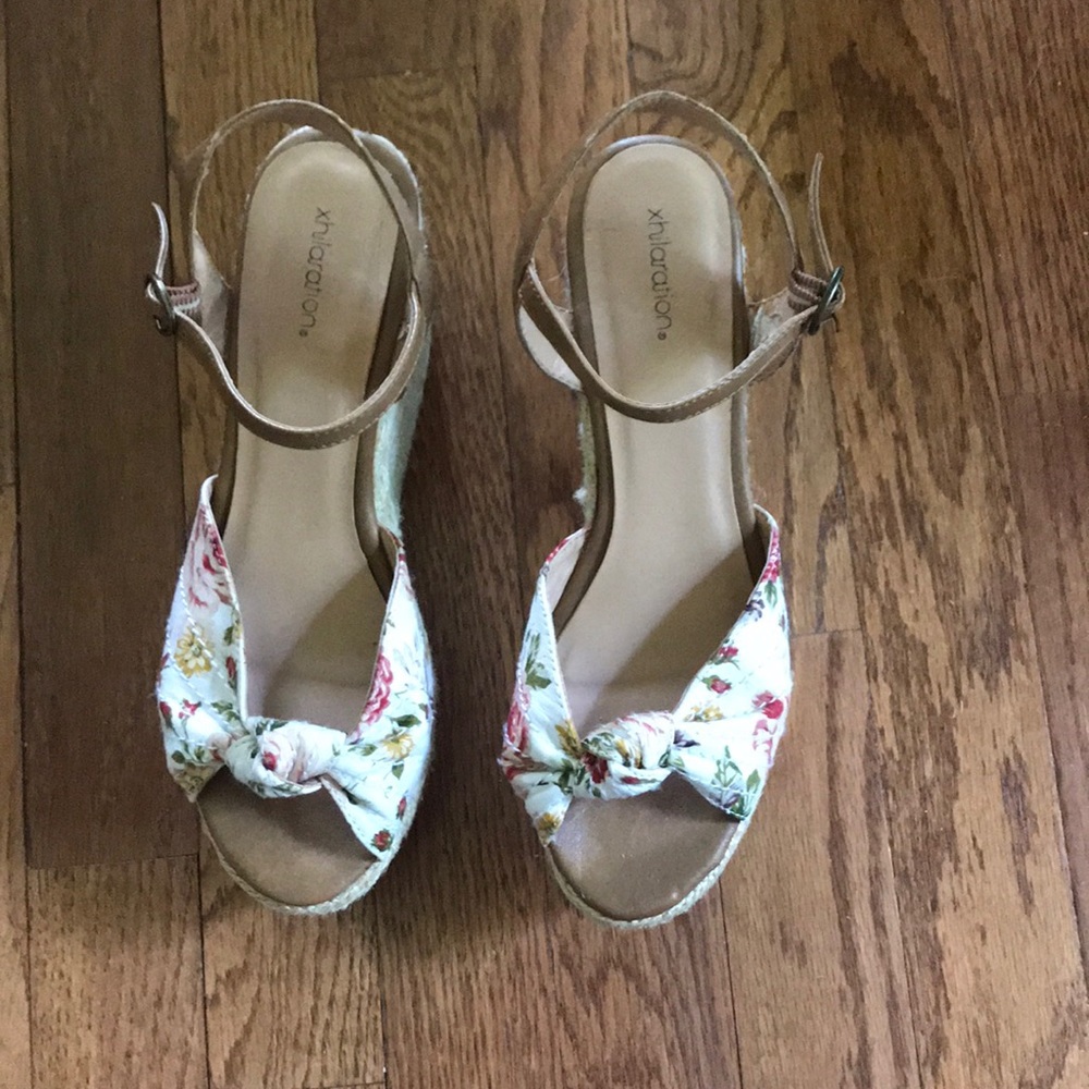 Xhilaration floral wedges